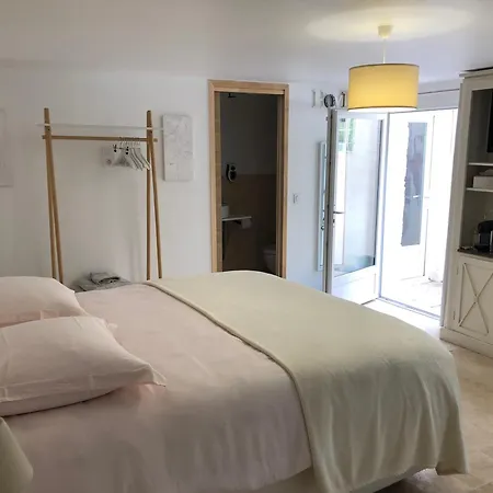 Très belle Chambre D'hôte à la Chapelle Sainte Anne-2